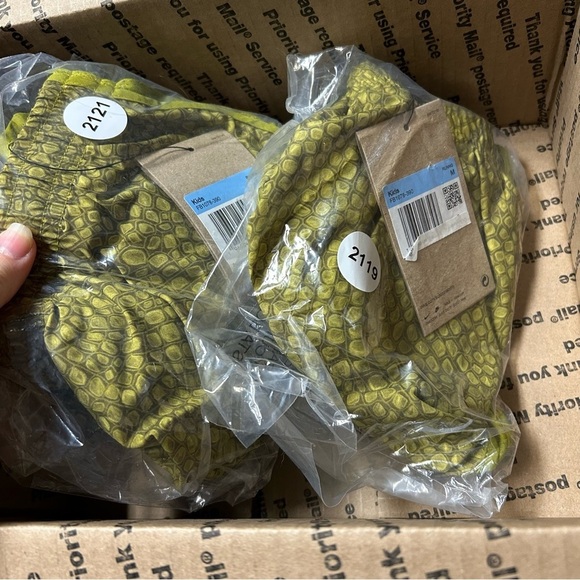 GIRLS SIZE MEDIUM ATHLETIC SHORTS BUNDLE OF 8 NIKE AND DSG OUTDOOR PLAY WEAR - Picture 4 of 13